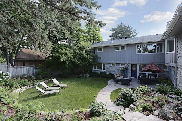 view of yard featuring a patio