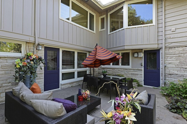 view of patio featuring outdoor lounge area