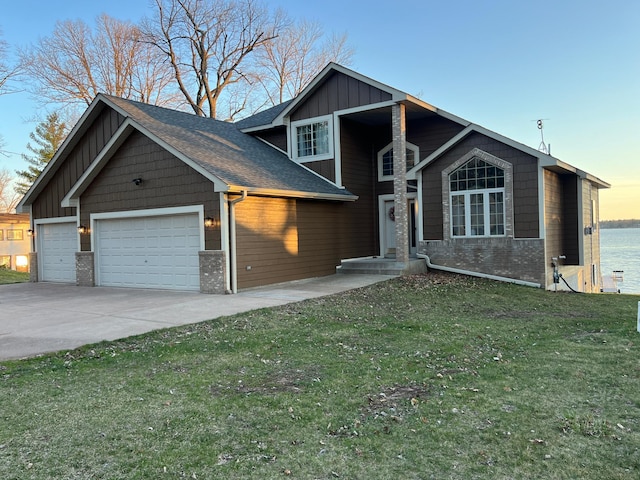 view of front of home featuring a yard and a garage