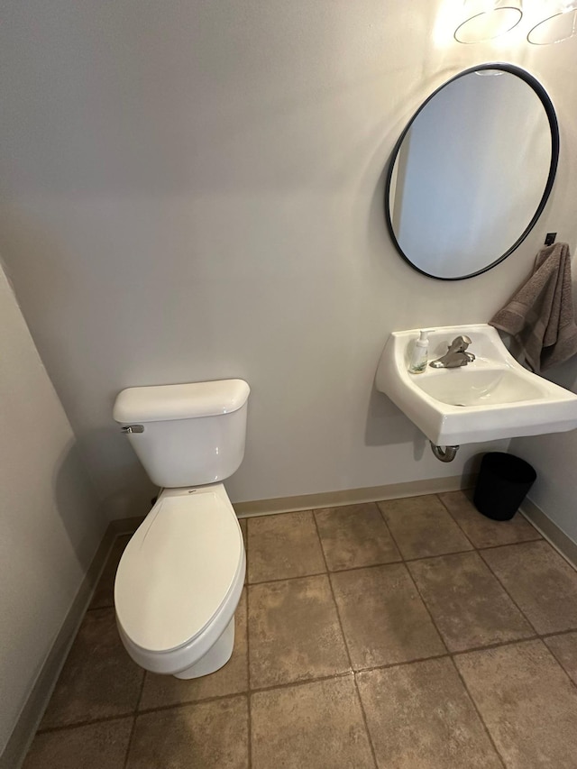 bathroom featuring toilet and sink