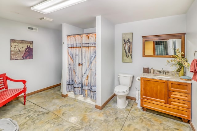 bathroom with vanity, curtained shower, and toilet