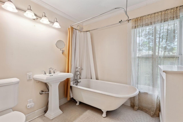 full bathroom with toilet, shower / bathtub combination with curtain, crown molding, and sink