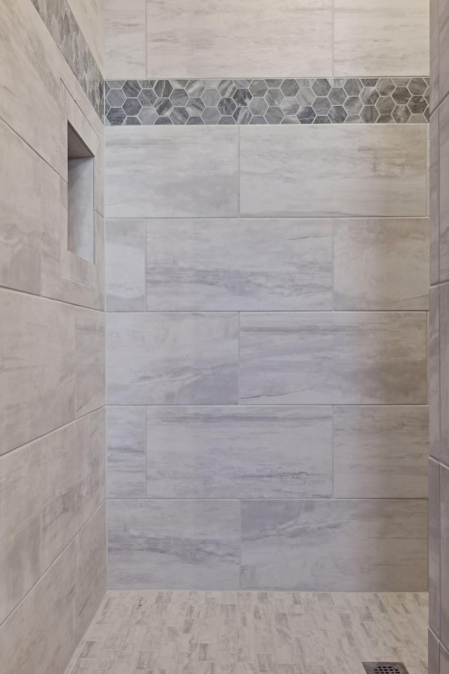 bathroom featuring tiled shower