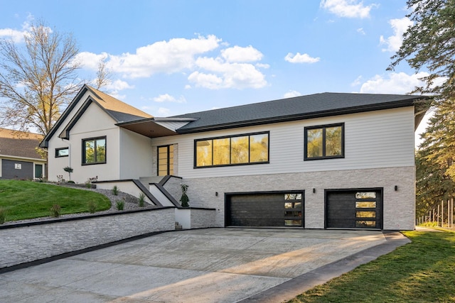 view of front of property featuring a front lawn and a garage