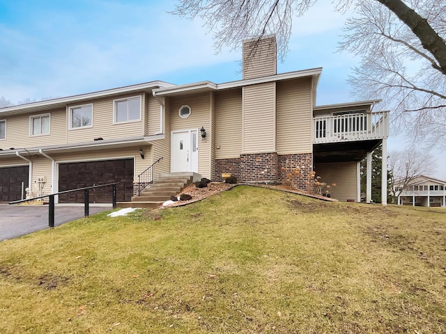 view of front of home featuring a front lawn and a garage