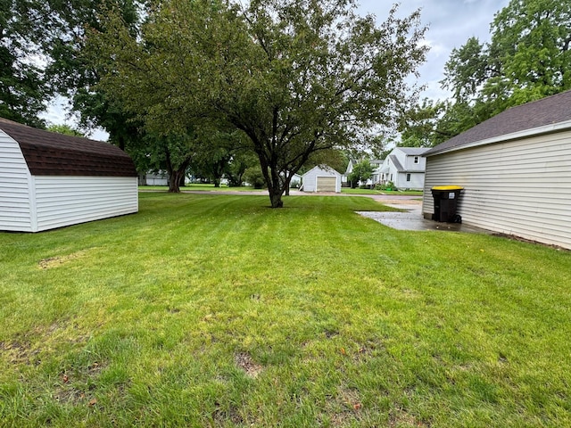 view of yard with a shed