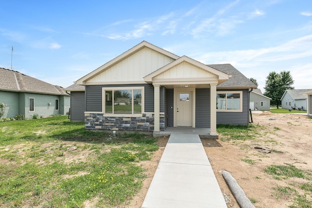 view of front of house with a front yard