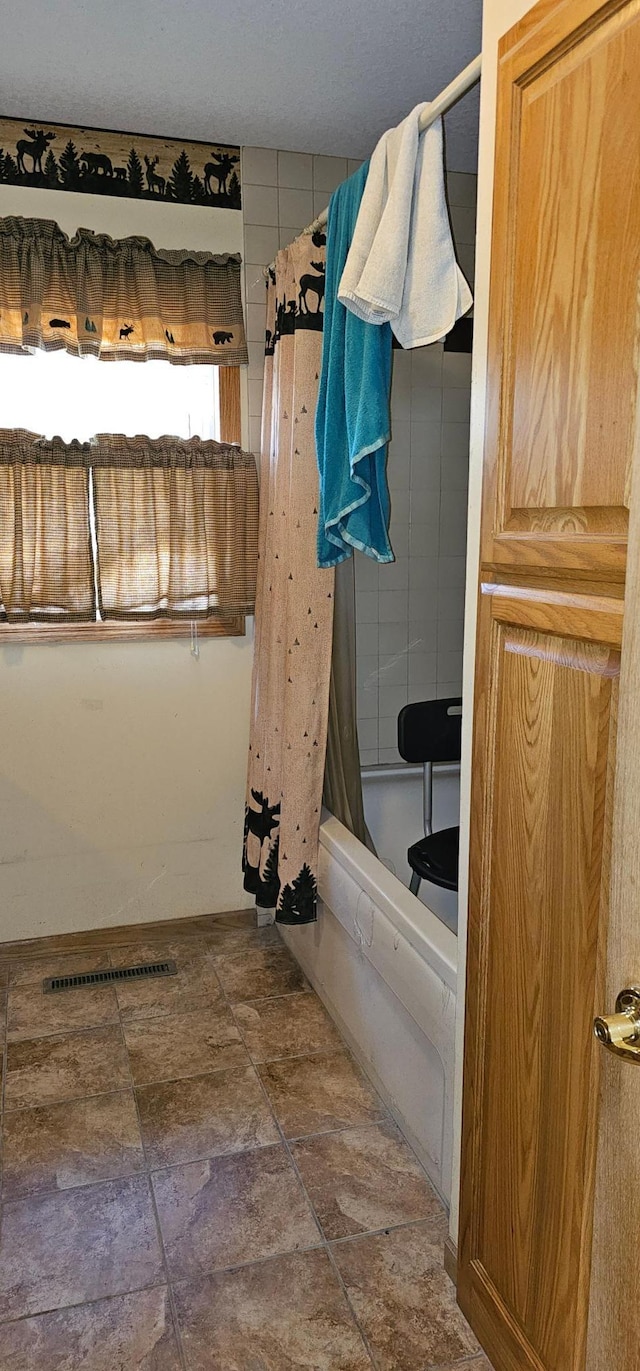 full bath featuring visible vents and shower / bath combo