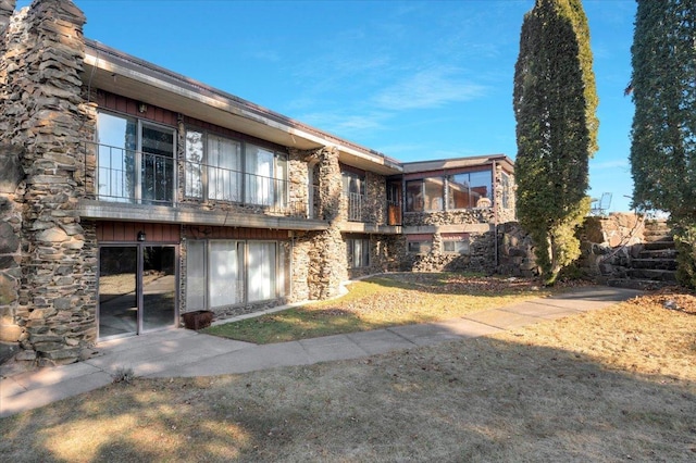 exterior space featuring a yard