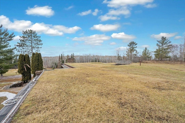 view of yard featuring a rural view