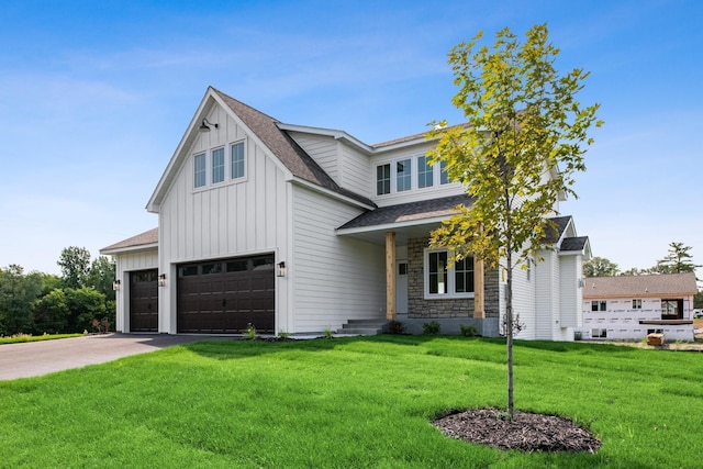 view of front of home featuring a front lawn and a garage