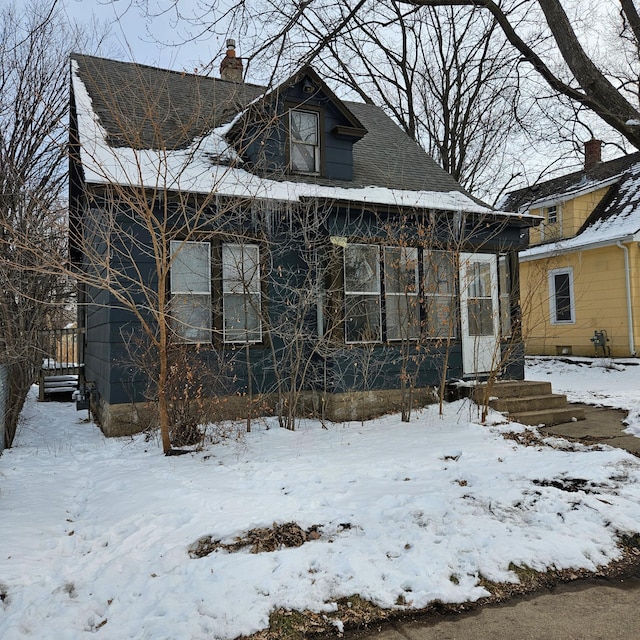 view of front of property