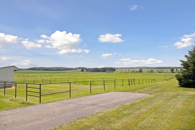 view of yard featuring a rural view