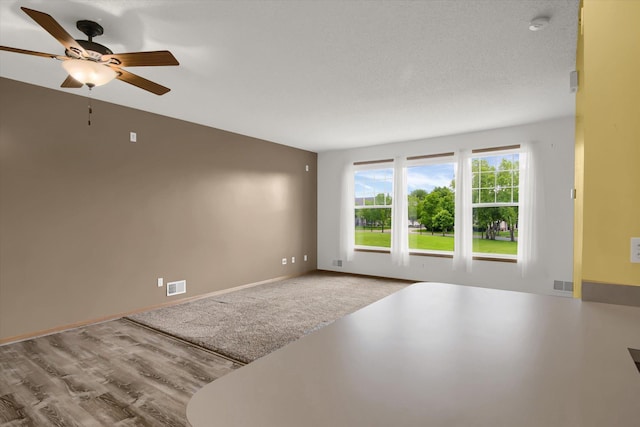 empty room featuring ceiling fan