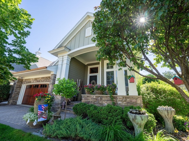 view of front of house featuring a garage