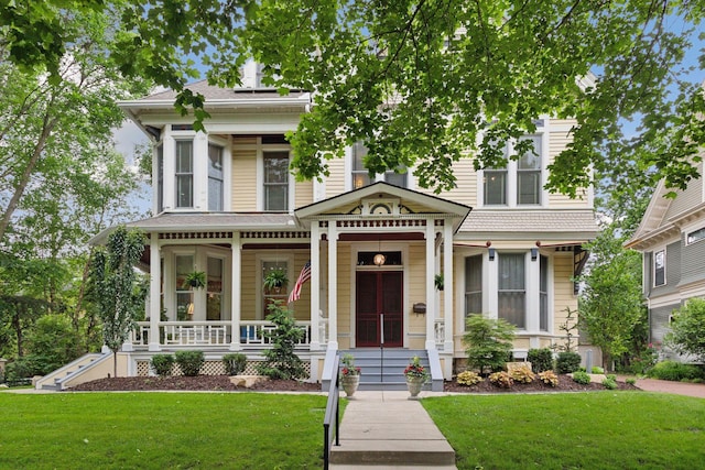 view of front of house featuring a front yard