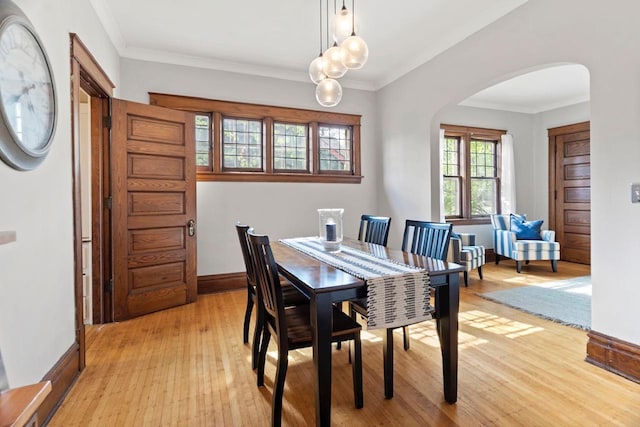 dining area featuring crown molding and light hardwood / wood-style floors