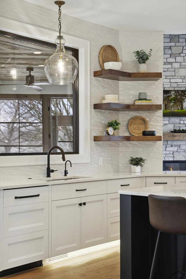 935 Lakewood Hills Rd, Eagan, MN 55123 - bar featuring a sink, pendant lighting, and tasteful backsplash