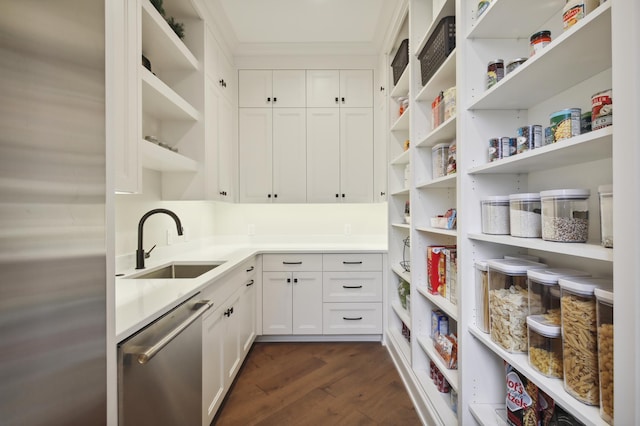 935 Lakewood Hills Rd, Eagan, MN 55123 - pantry with a sink