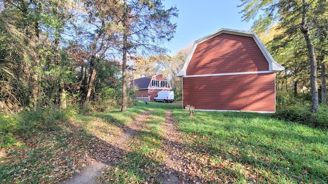 935 Lakewood Hills Rd, Eagan, MN 55123 - view of side of home featuring a gambrel roof