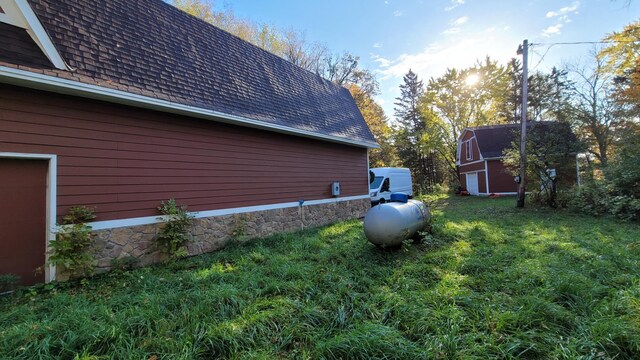 935 Lakewood Hills Rd, Eagan, MN 55123 - view of side of property featuring a yard and roof with shingles