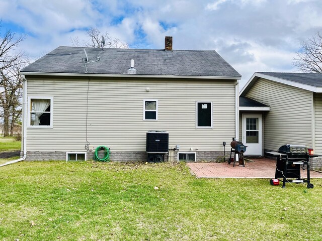 back of house featuring a yard