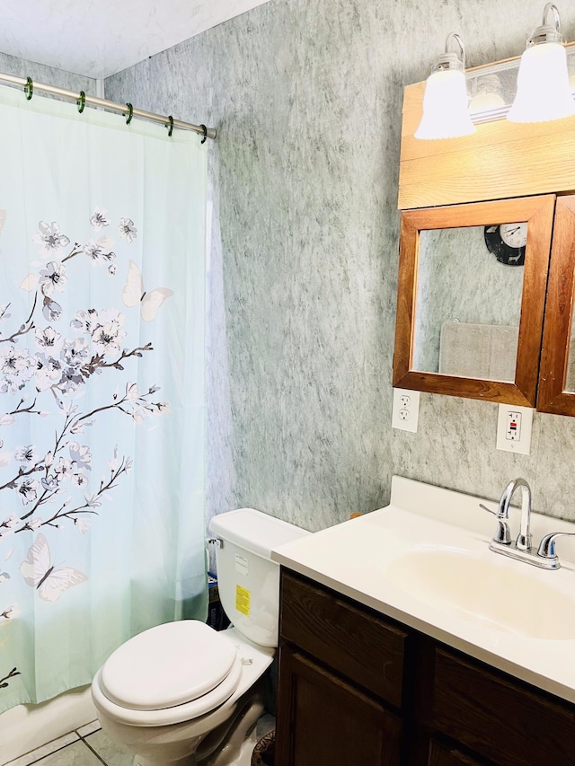 full bathroom featuring vanity, toilet, tile patterned floors, and shower / tub combo