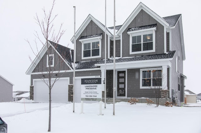 view of front facade with a garage