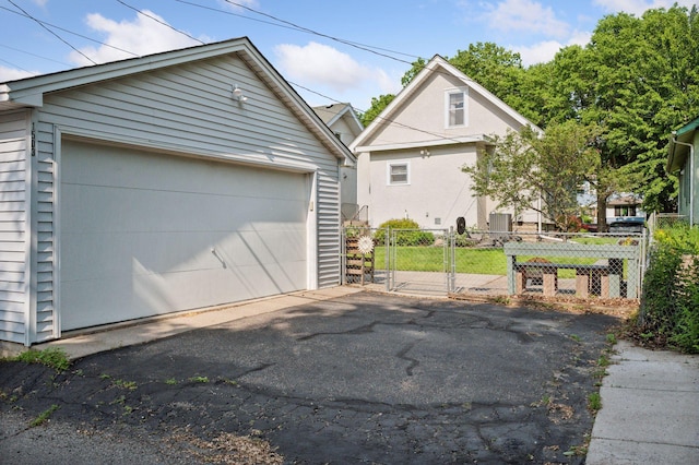 1503 Sheridan Ave N, Minneapolis, MN 55411 - detached garage featuring a gate