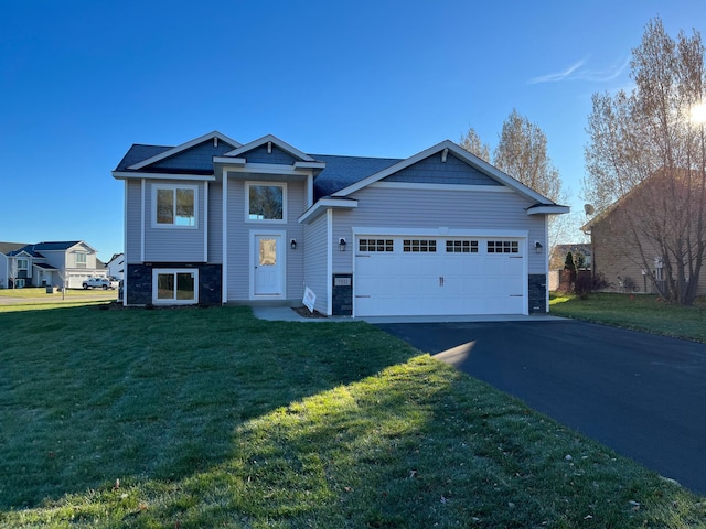 view of front facade featuring a front lawn and a garage