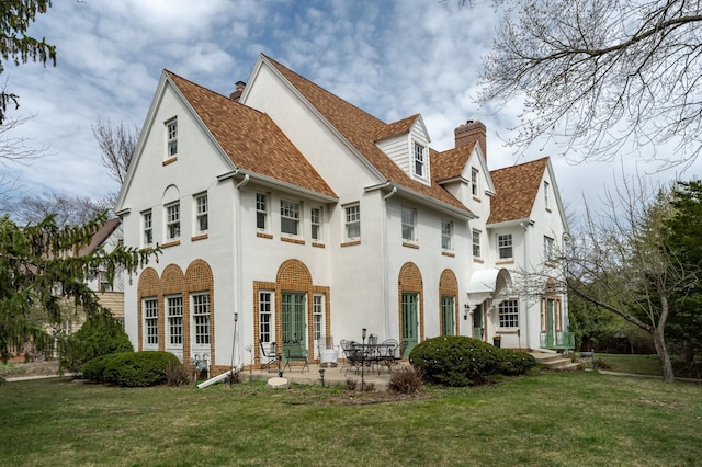 view of front of home with a patio area and a front yard