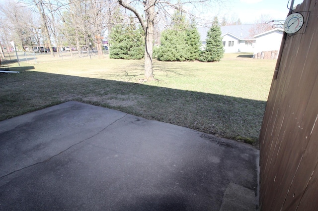 view of yard featuring a patio area