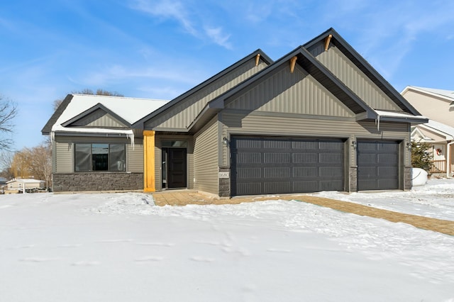 craftsman house featuring a garage