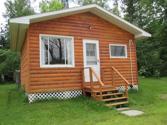 back of house featuring a yard