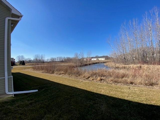 view of yard featuring a rural view