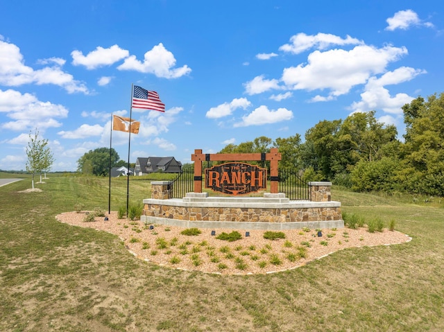 community sign featuring a yard