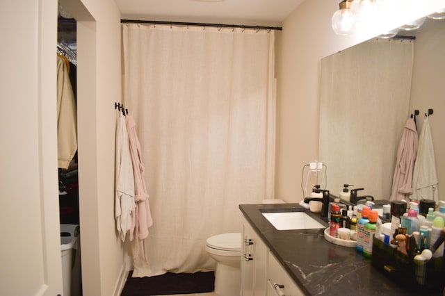 bathroom with a shower with curtain, toilet, and vanity