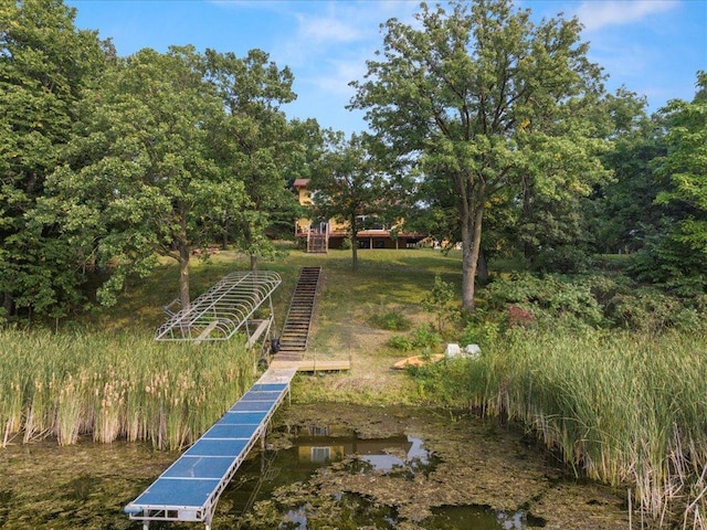 view of yard featuring a water view