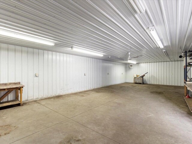 garage featuring ceiling fan