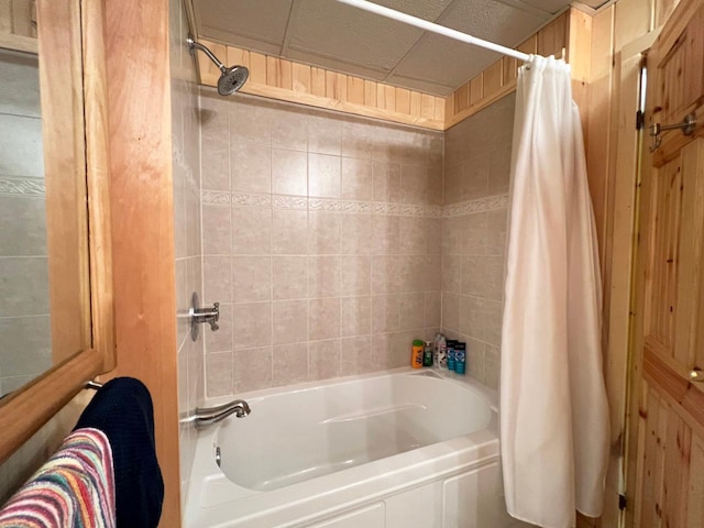 bathroom with shower / bath combo