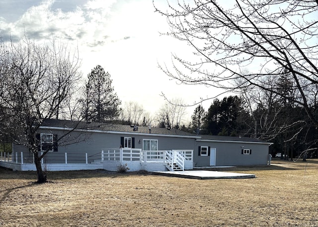 view of front of property featuring a wooden deck