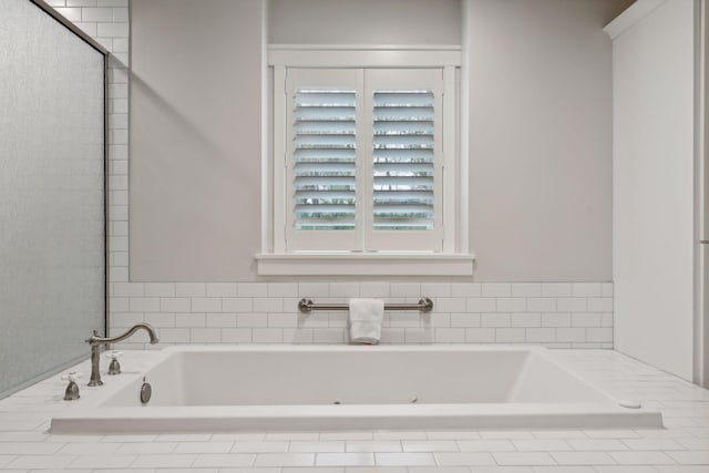 bathroom featuring tiled tub