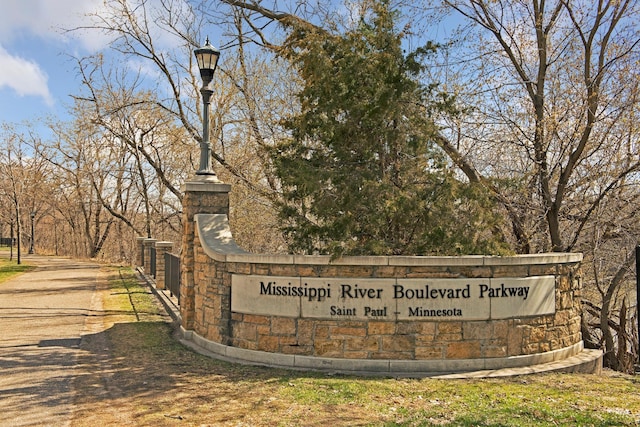 view of community / neighborhood sign