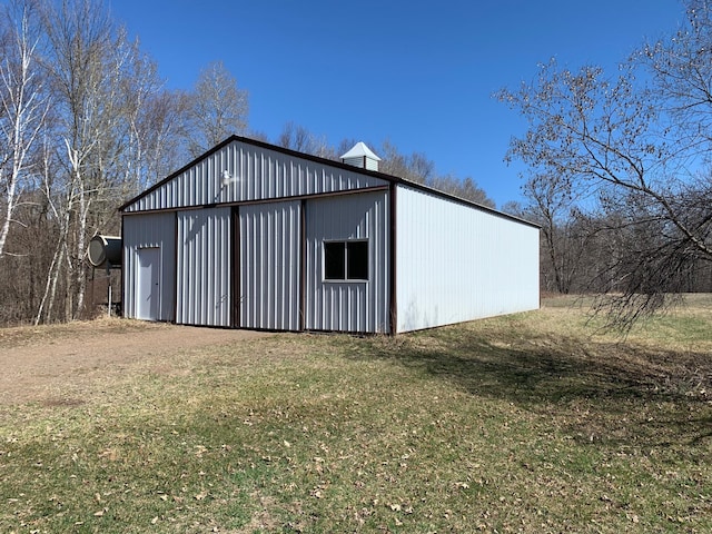 view of shed / structure featuring a yard