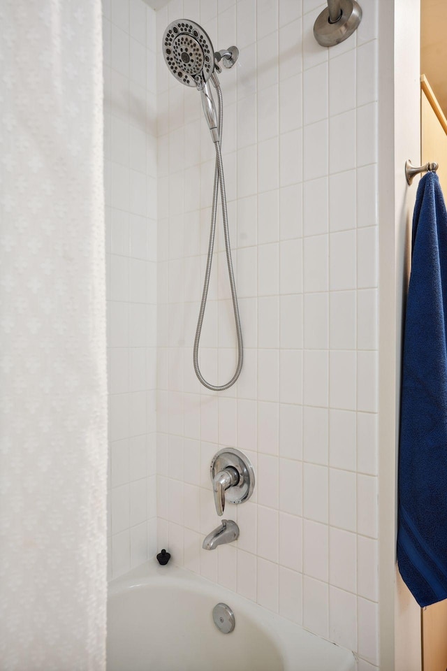 bathroom with shower / bath combo