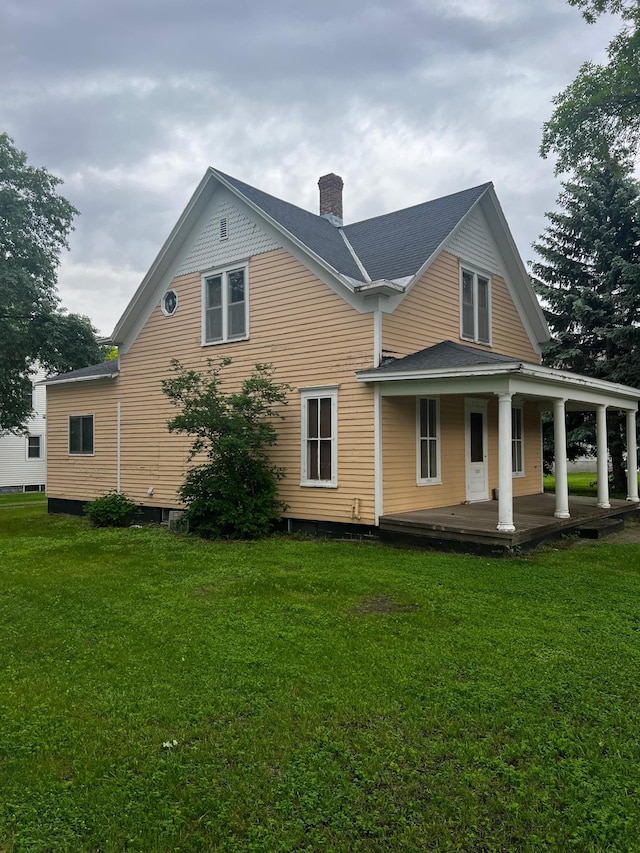 back of house featuring a yard