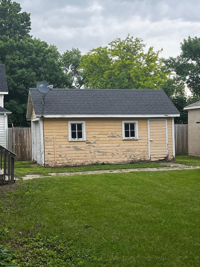 view of outdoor structure with a yard