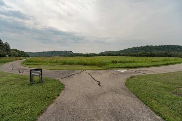 view of property's community featuring a yard