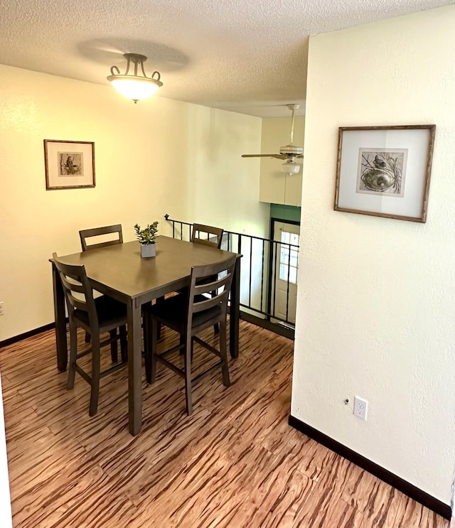 dining space featuring a textured ceiling, light hardwood / wood-style floors, and ceiling fan