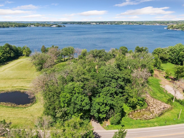 Listing photo 3 for 535 Bushaway Rd, Wayzata MN 55391